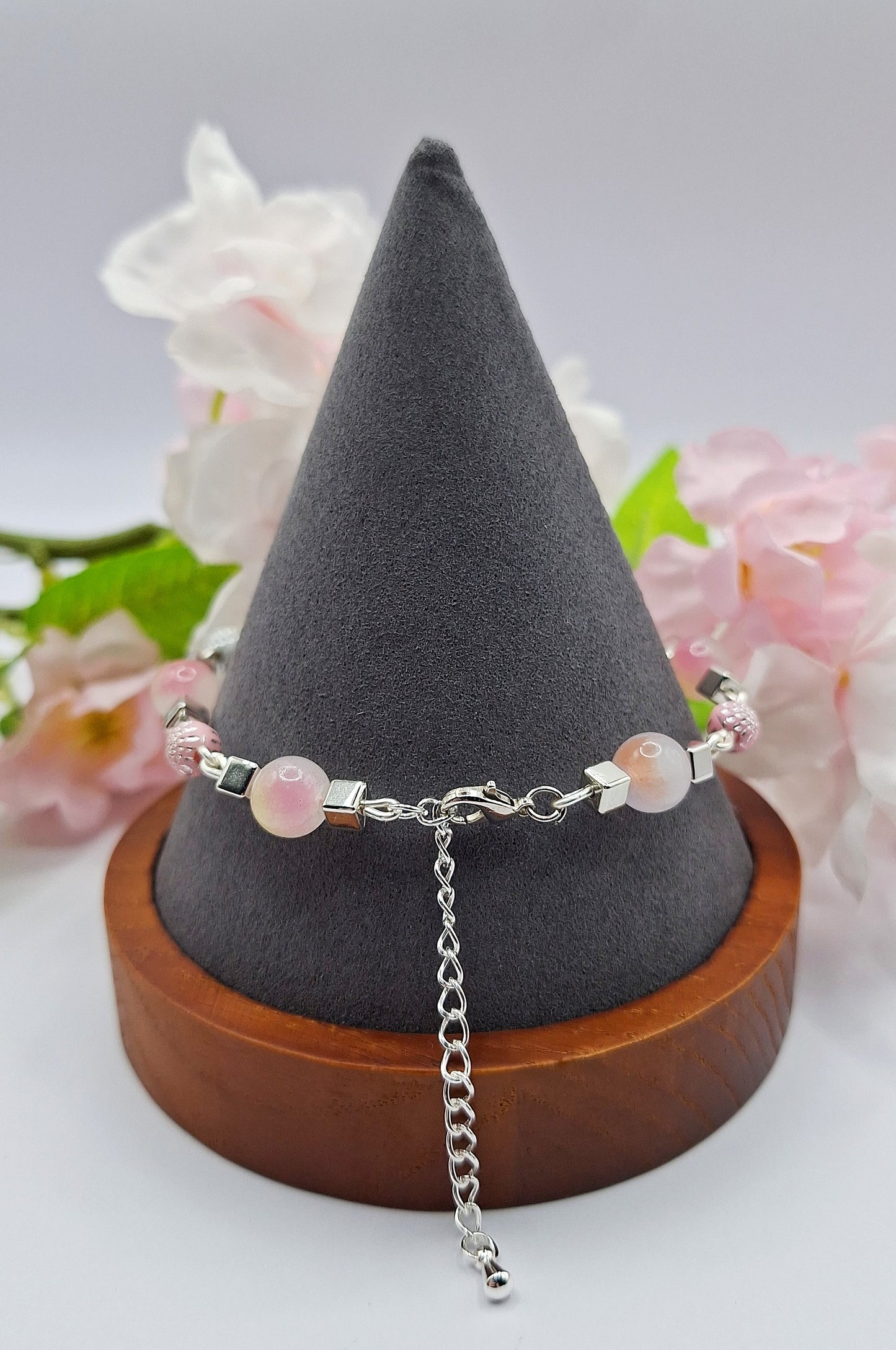 Verstellbares Perlen-Armband mit "Love"-Anhänger in der Farbe Silber